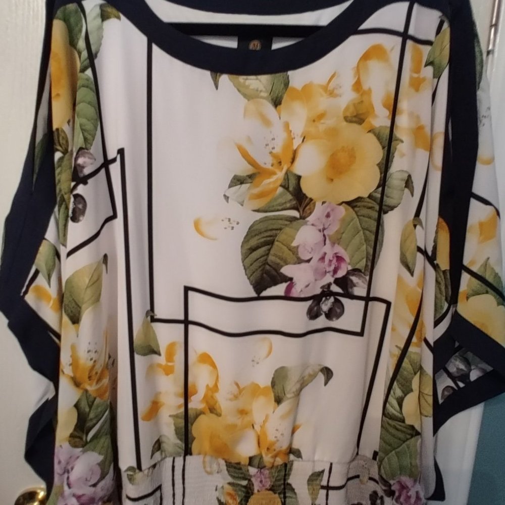 SOLD Womens JM Collection Size XL Floral Pre-lined Dolman Style Split Sleeve Top